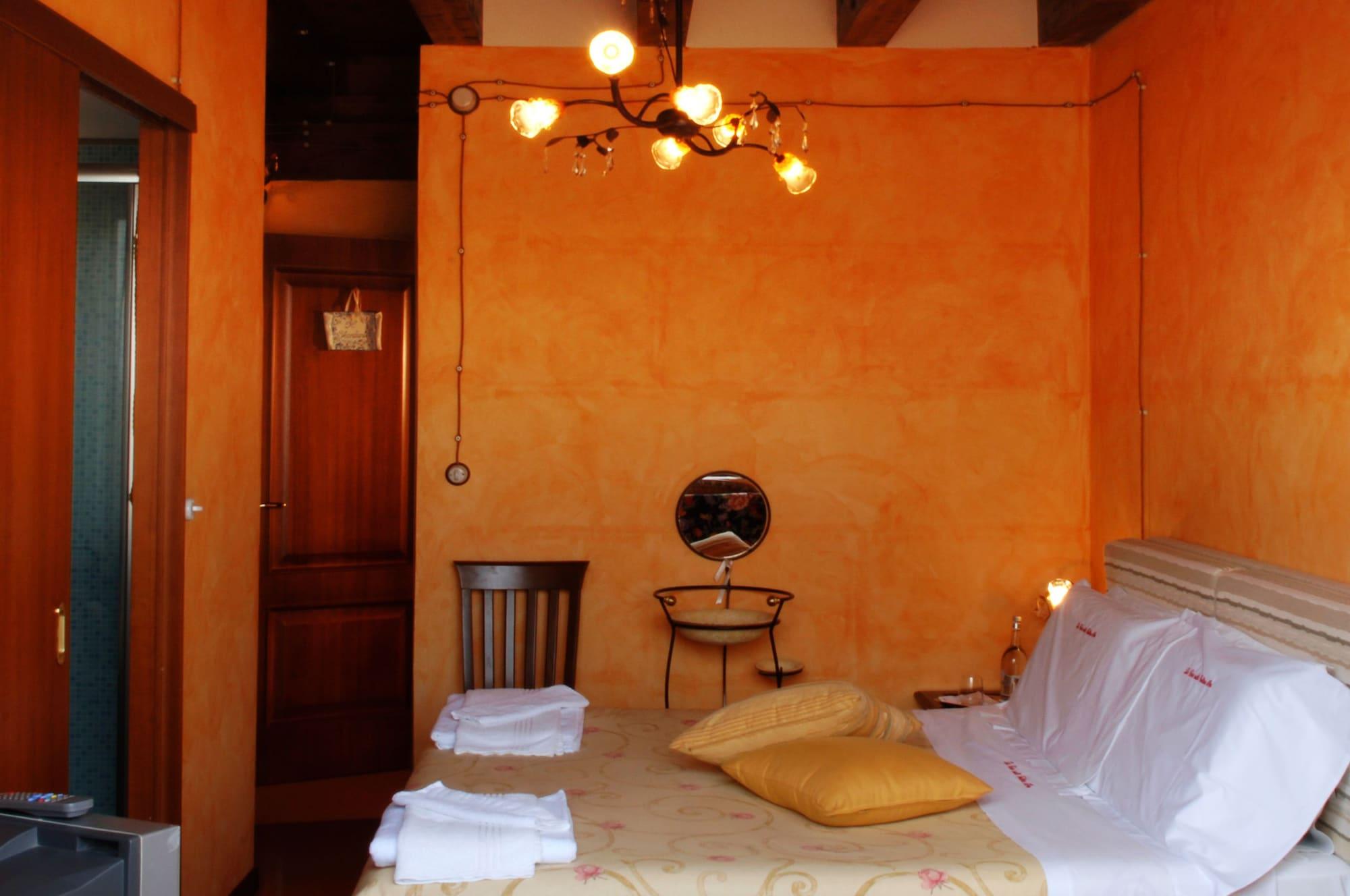 לינה וארוחת בוקר פיאצה ארמרינה La Casa Sulla Collina D'Oro מראה חיצוני תמונה