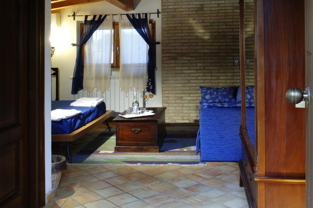 לינה וארוחת בוקר פיאצה ארמרינה La Casa Sulla Collina D'Oro מראה חיצוני תמונה