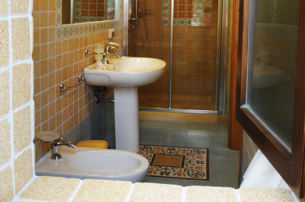 לינה וארוחת בוקר פיאצה ארמרינה La Casa Sulla Collina D'Oro מראה חיצוני תמונה