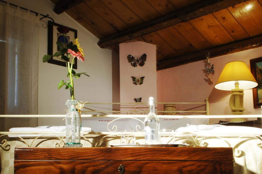 לינה וארוחת בוקר פיאצה ארמרינה La Casa Sulla Collina D'Oro מראה חיצוני תמונה
